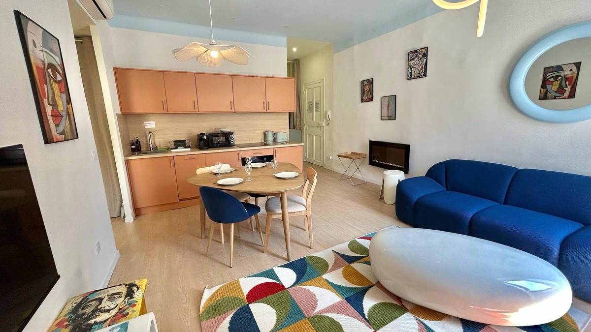 Opera Apartment | Chez Laura & Thomas - charming 2BR Vieux Port/Place Huiles