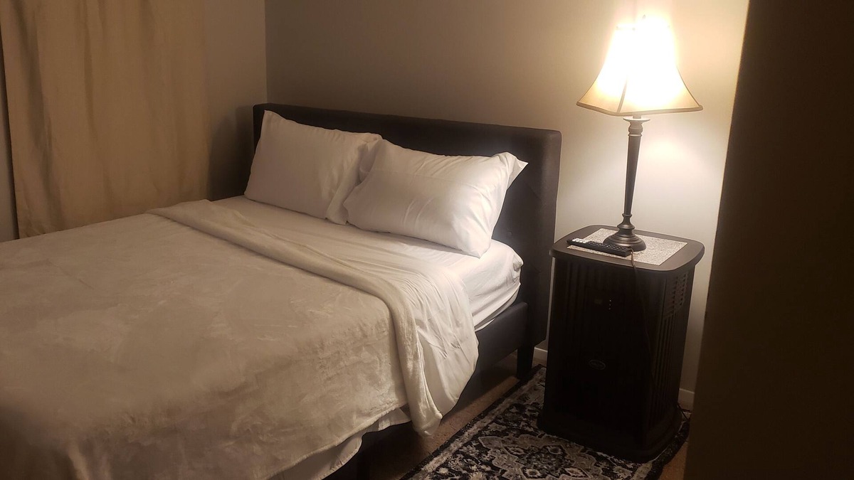Laurel House | Chez Luxury Room R#1&3 2guests/Family. $90per/n. *R #2 Mas/bedroom $90p/Night