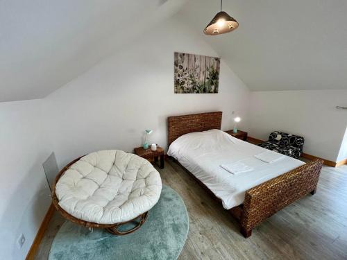 Lussac-les-Chateaux Apartment | Chez Marcel - Chambre Privée & Espaces Communs