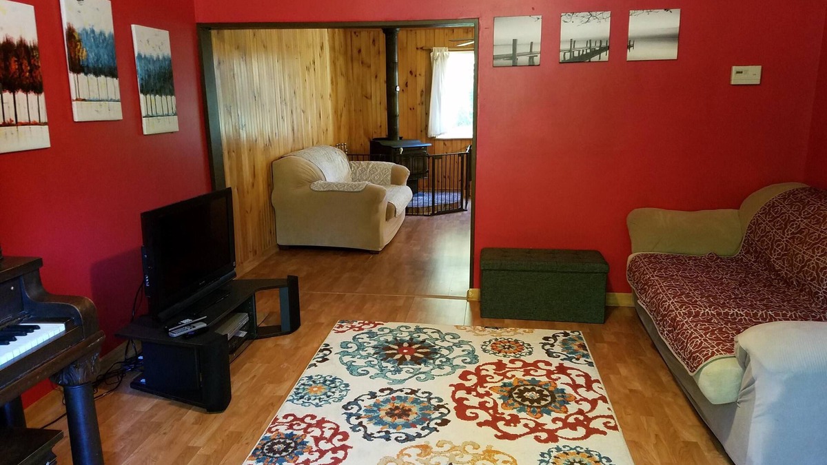Lake Linden House | Chez Moi Lake Linden - 1500 sq ft vacation home