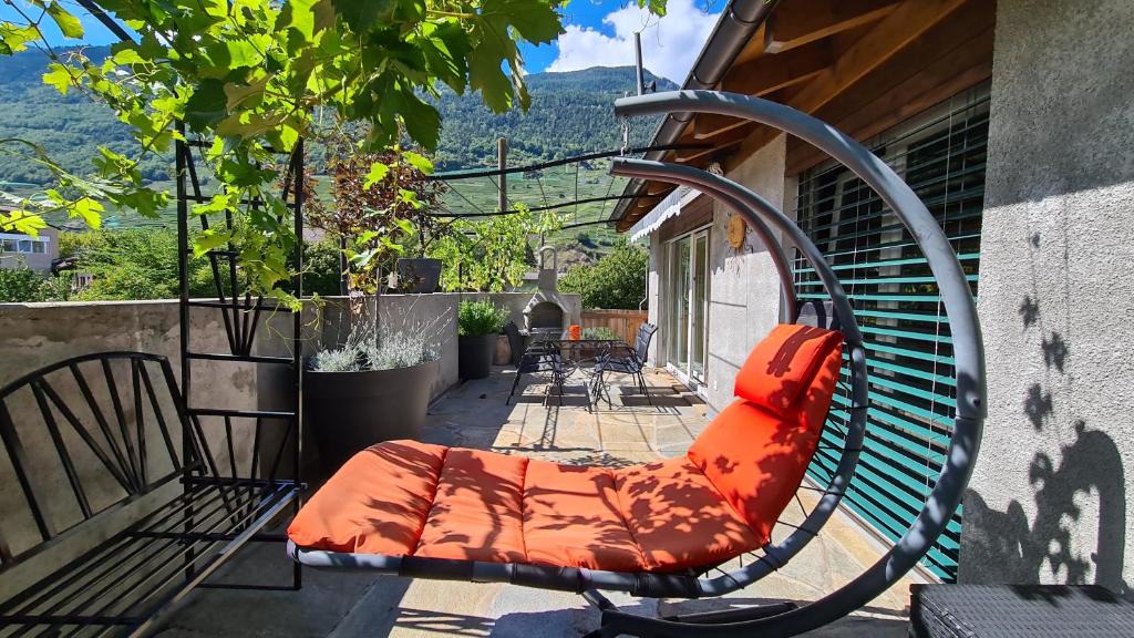 Martigny Apartment | Chez Pewee, beau duplex en ville, parc privé