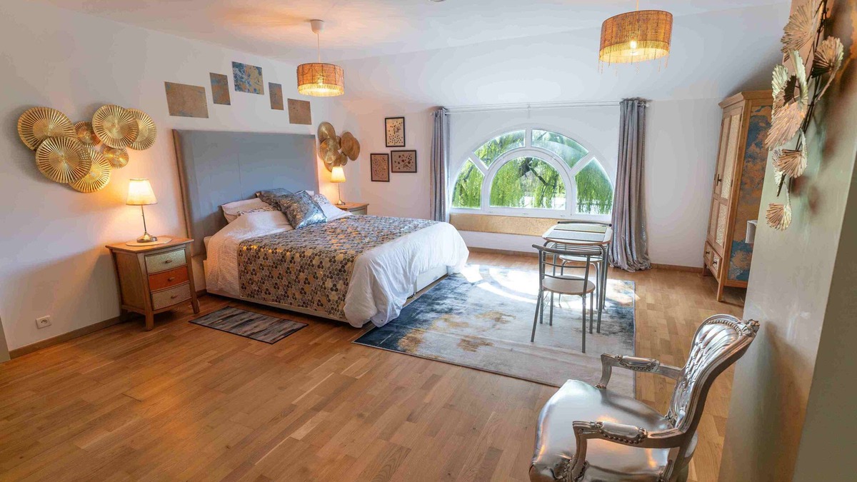La Pomarede Bed & Breakfast | Chez Phil, Chambres D'hôte, Chambre Thème Métal