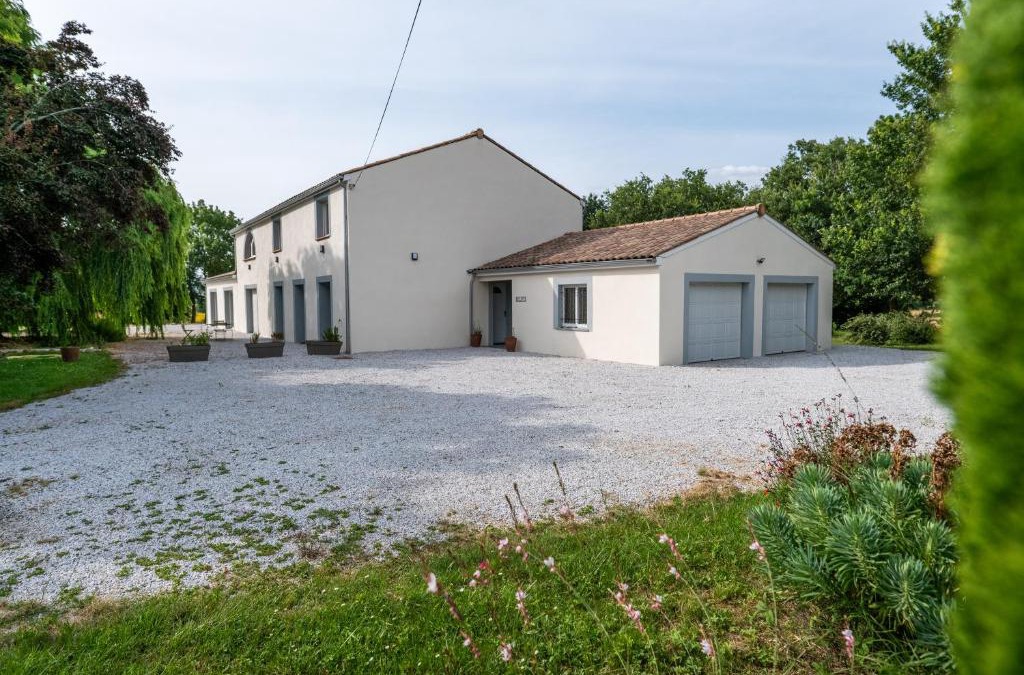 La Pomarede Bed & Breakfast | Chez PhiL