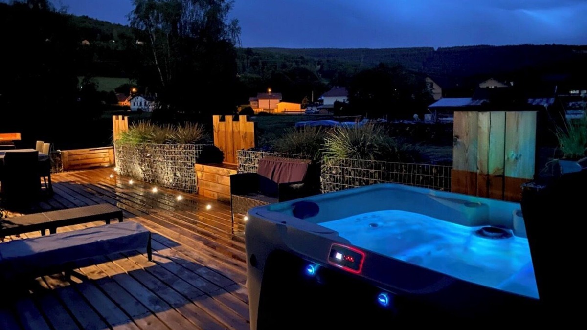 Anould House | Chez Ulysse Spa and relaxation enclosed grounds for your pets