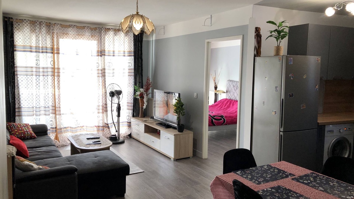 Plateau — Pyramide Apartment | Chezclervie: Super Duplex 6 Minutes From Orly Airport