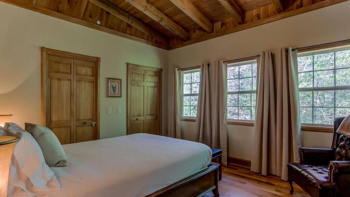 Wiley Cottage | Chianti Ste Vintners Cottage Cozy 3-Bedroom/3-Bath Ste nestled in the Mountains