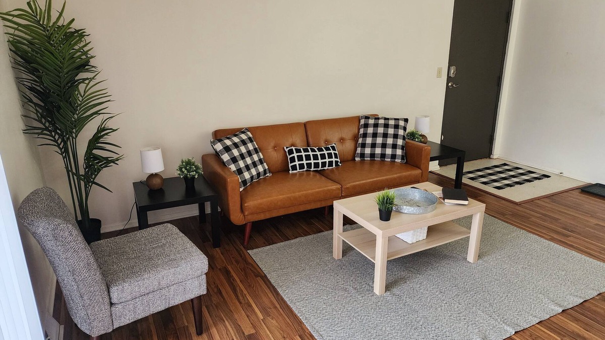 Mentor Apartment | Chic 1 Bd Great for Travel Professionals!