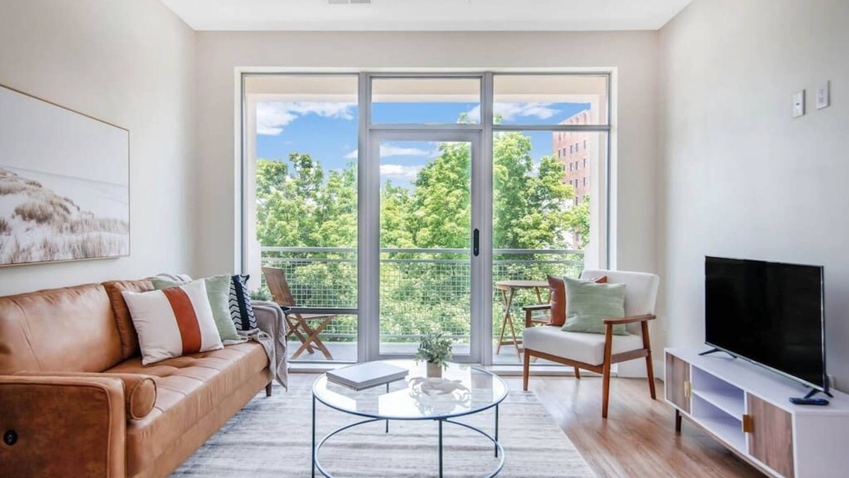 Downtown Apartment | Chic 1 bed Apt + Rooftop & Gym - Downtown Stamford