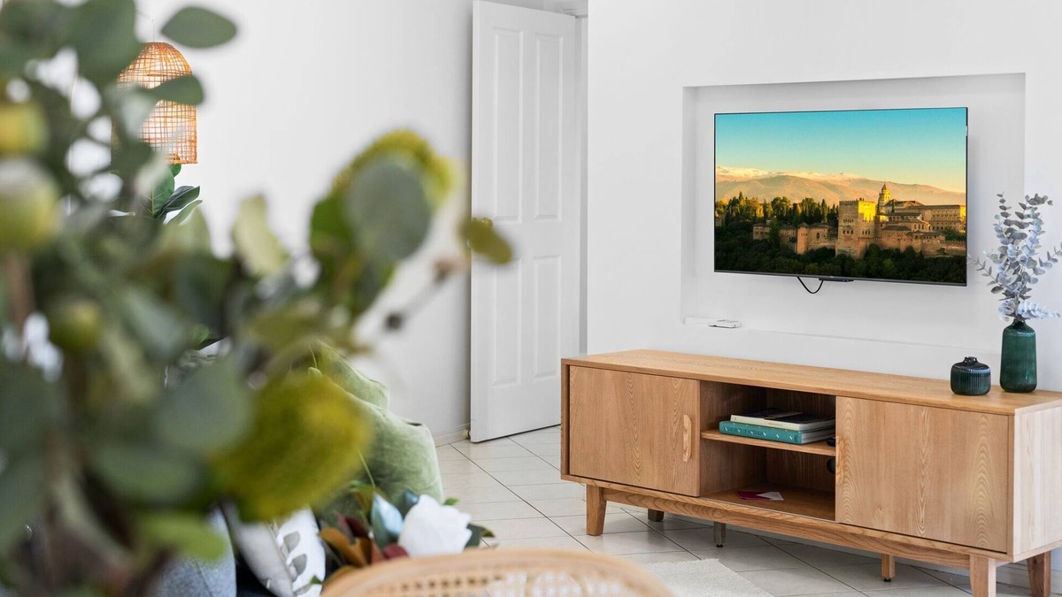 Bridgeman Downs Apartment | Chic 1-Bed Escape with Parking Bridgeman Downs