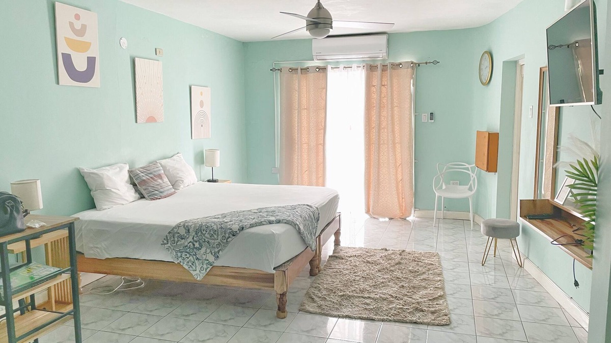Tower Isle Apartment | Chic 1-bedroom apartment with WiFi, AC in charming Tower Isle