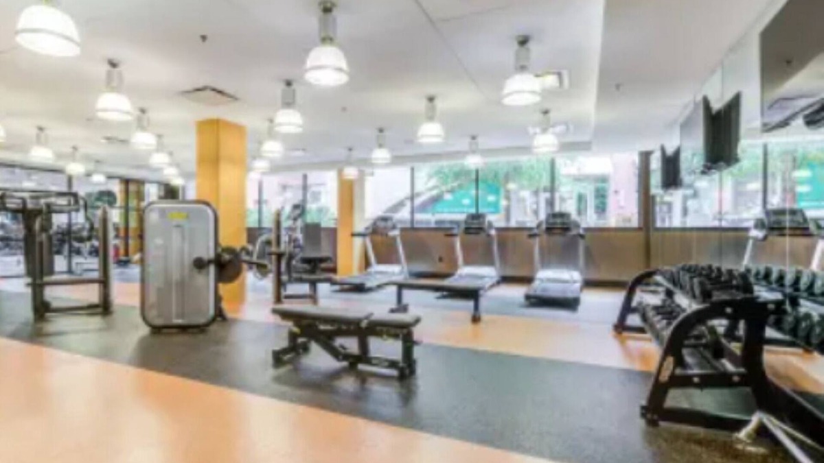 Radnor - Fort Myer Heights Apartment | Chic 1-bedroom apartment with fitness room in welcoming Arlington