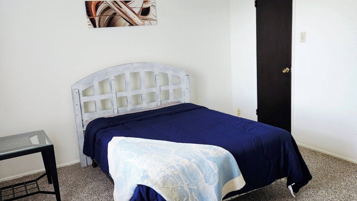 Overland Apartment | Chic 1-Bedroom Apartment in Vibrant St. Louis close to Airport