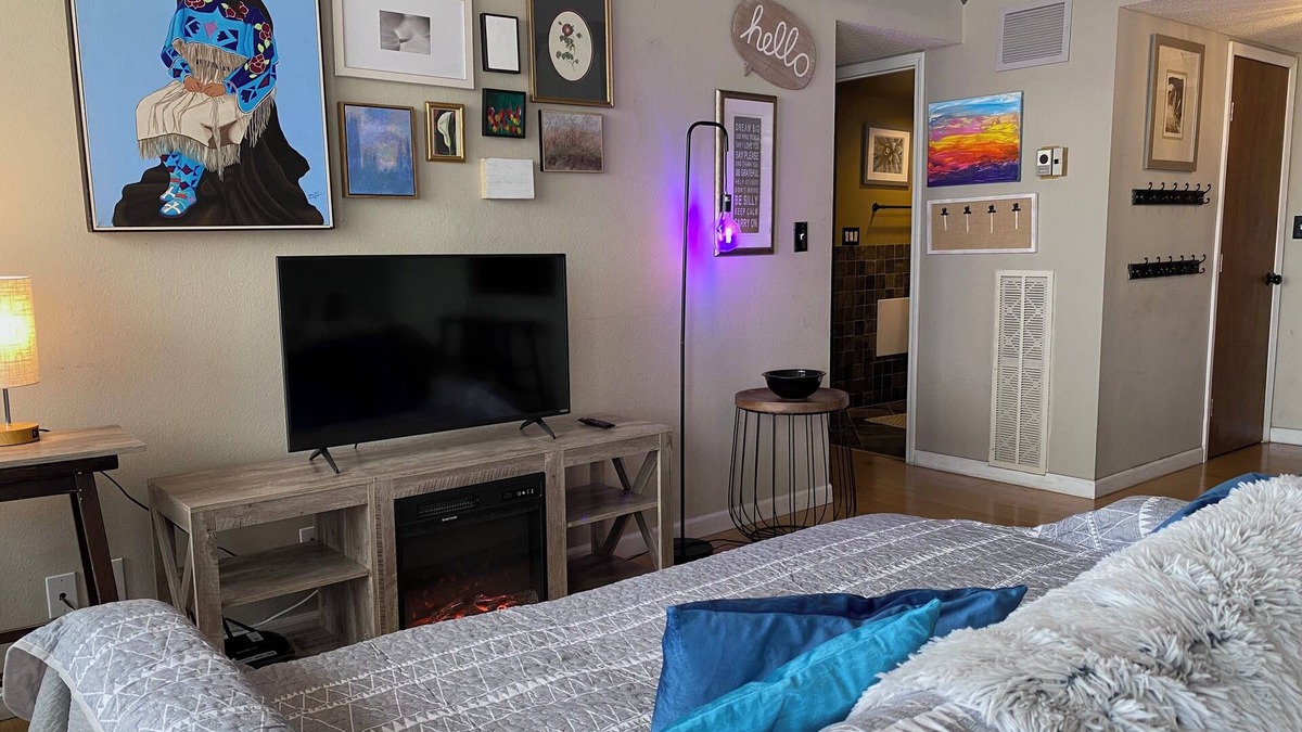 Downtown Tulsa Condo | Chic 1-bedroom condo in brilliant Tulsa with AC, fitness room, WiFi, & security