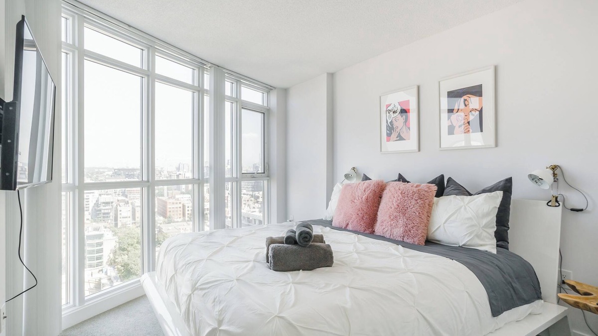 Fort York Hotel | Chic 1-bedroom+Sofabed W/1Bath parking, walk to CN Tower