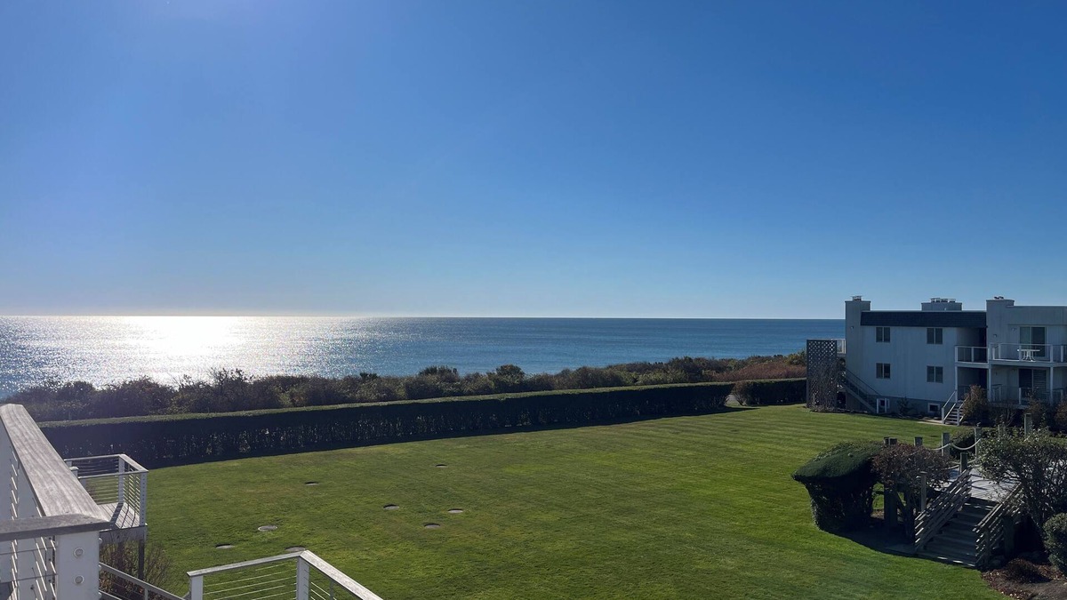 Montauk Condo | Chic 1 BR Condo with just steps to the beach & with Ocean Views in Montauk