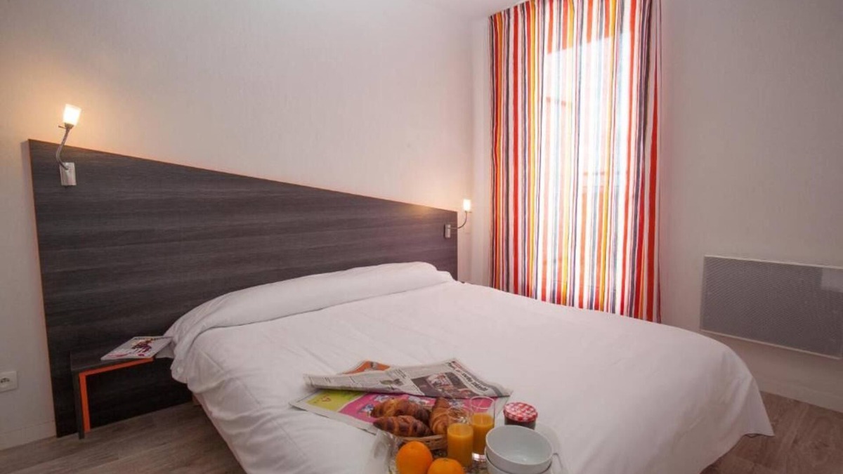 Chevilly-Larue Hotel | Chic 1BR Apartment: WiFi & Easy Public Transport Access for City Explorers