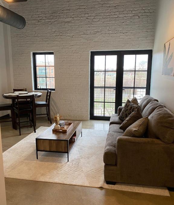 Aurora Apartment | Chic 1BR In the Heart of It All