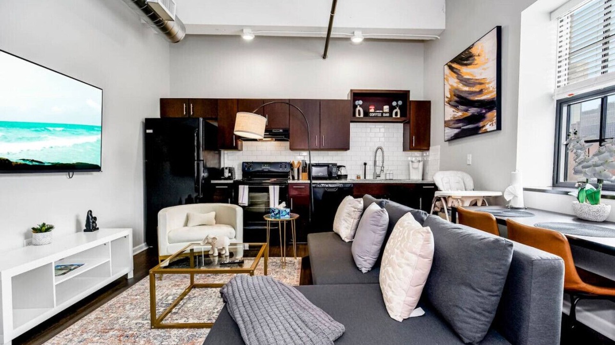 Downtown Kansas City Apartment | Chic 1BR Near Arrowhd & TMobile Parking, Rooftop