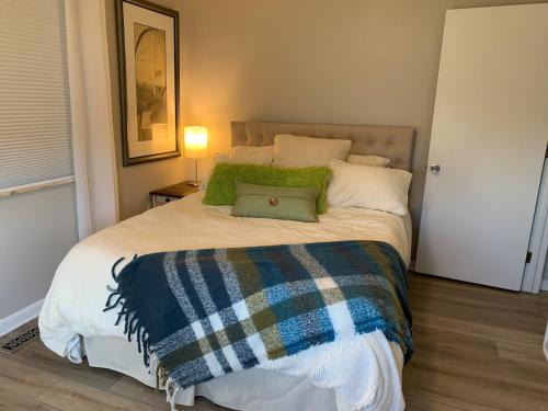 Kettering Apartment | Chic 1br Retreat Prime Location & Mod