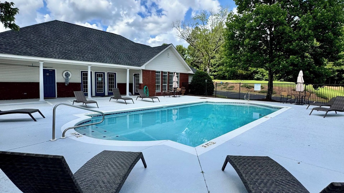 Greenville Apartment | Chic 2-bedroom apartment with fitness room and Pool in welcoming Greenville