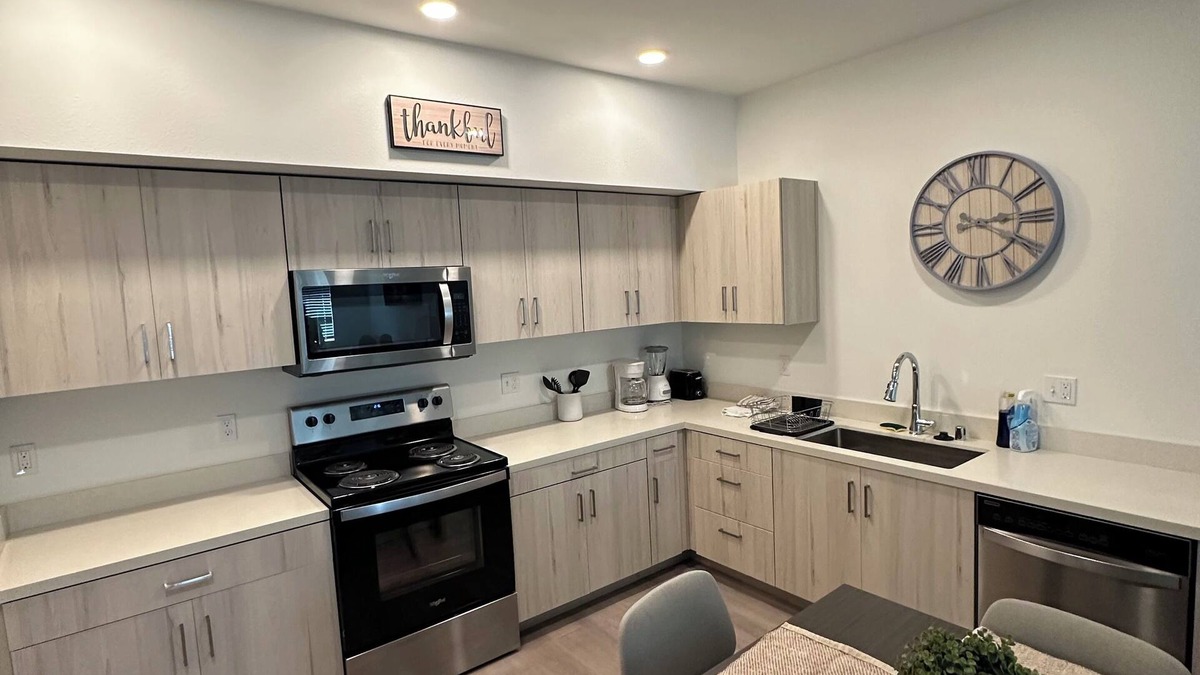Brentwood Apartment | Chic 2-bedroom apartment with WiFi, AC in welcoming Brentwood