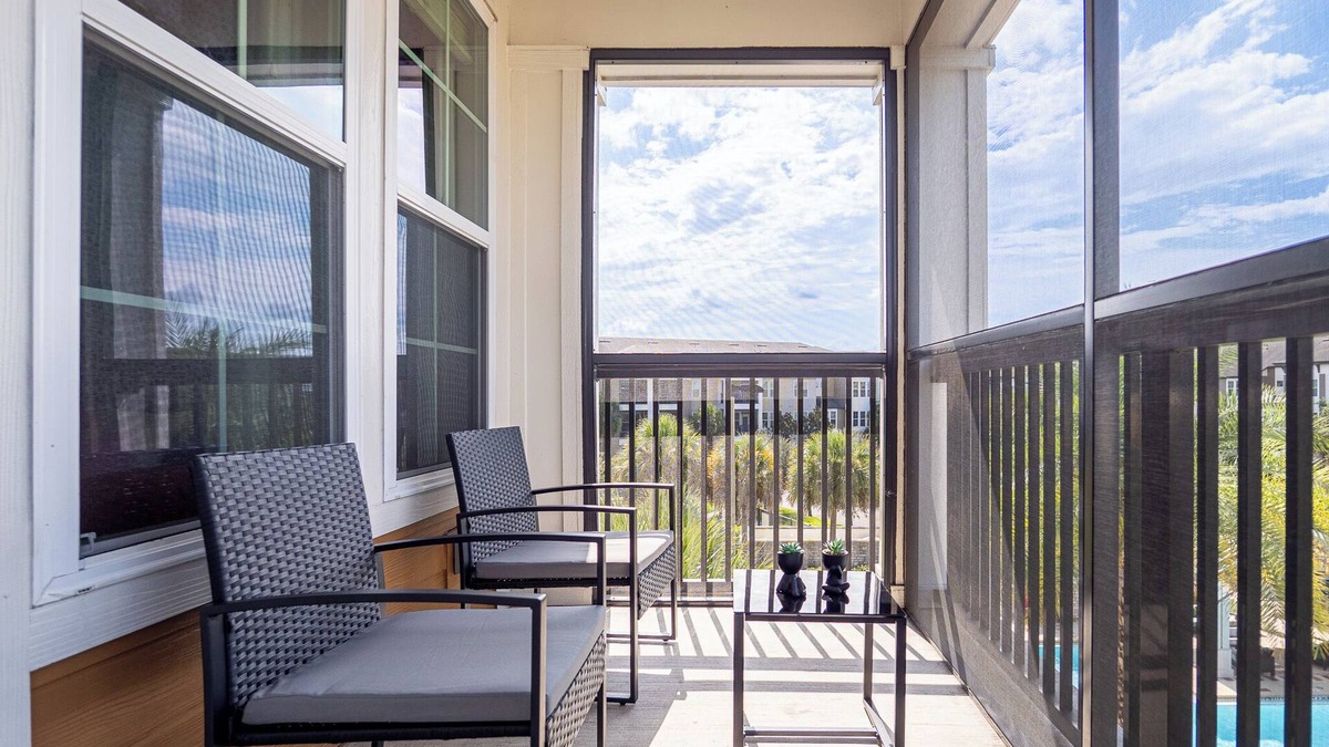 Southeast Orlando Apartment | Chic 2-bedroom apartment in amazing Orlando with WiFi, AC, fitness room and pool