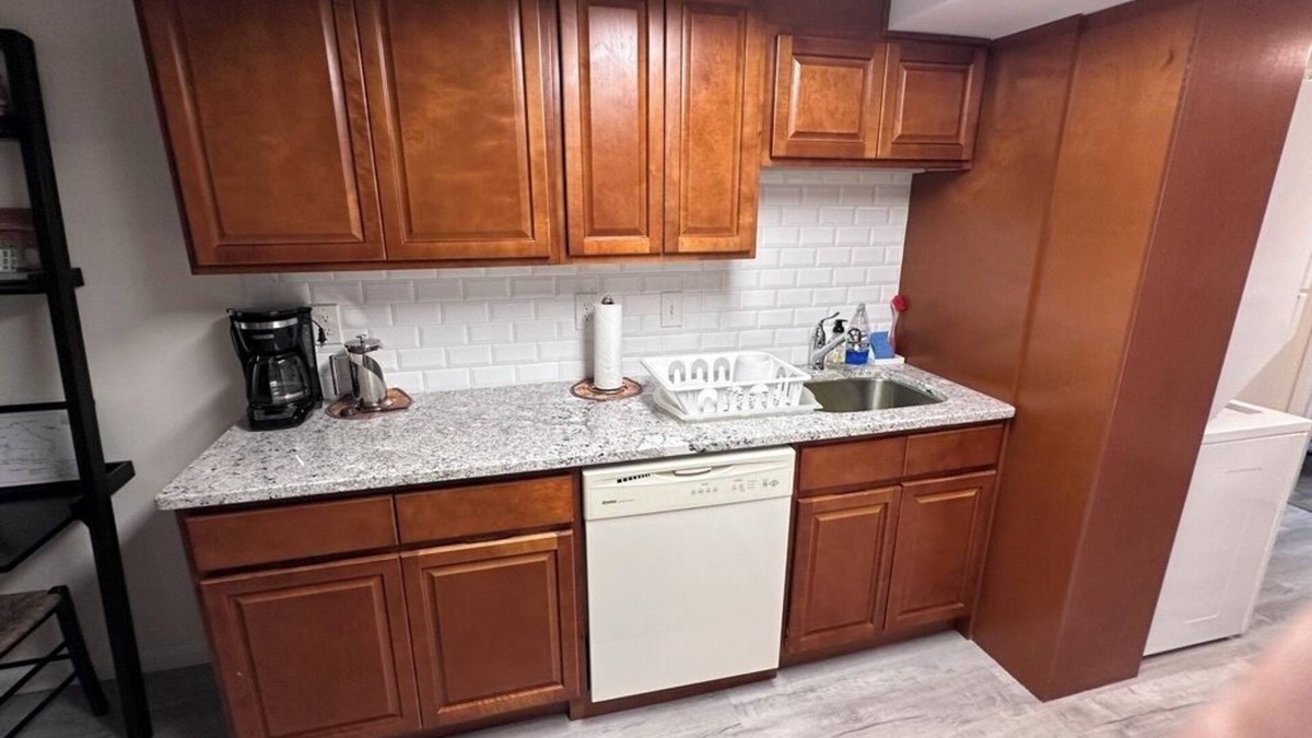 Warwick Apartment | Chic 2-bedroom apartment with WiFi, AC in charming Warwick