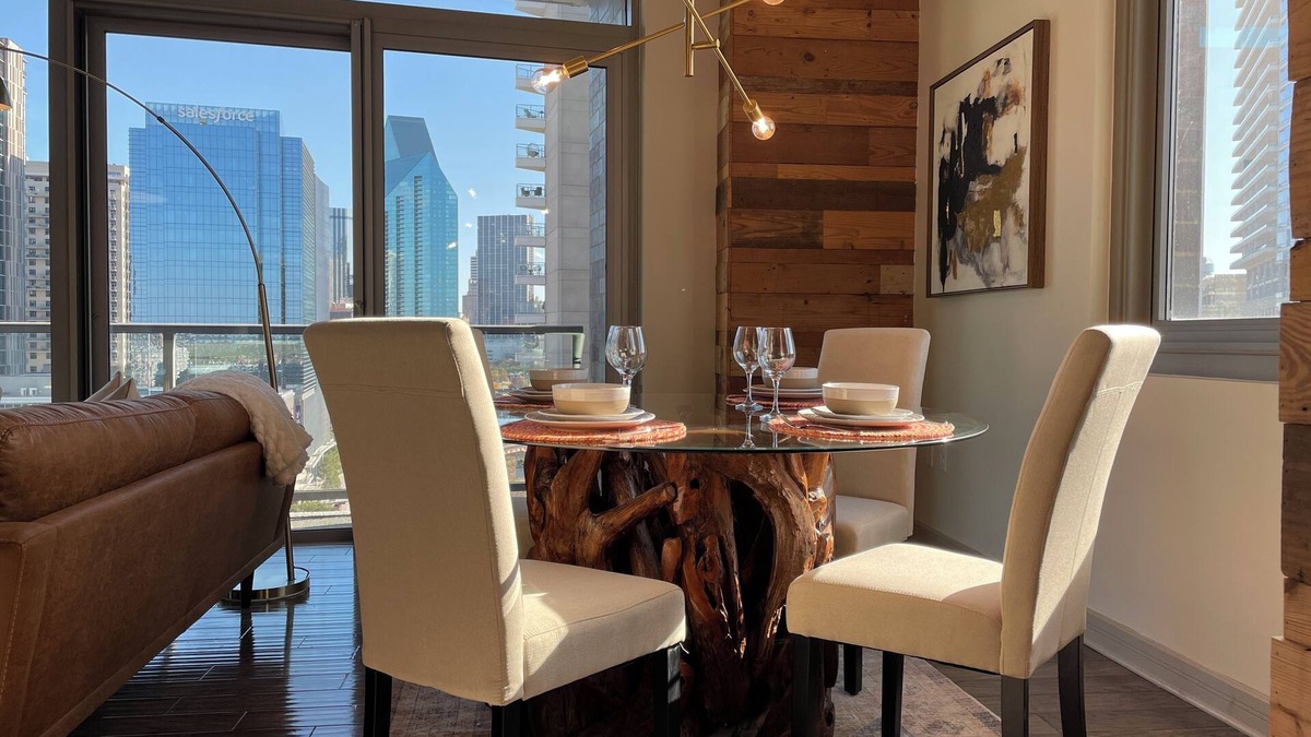 Uptown Apartment | Chic 2-bedroom apartment with AC, fitness room in brilliant Victory Park Dallas