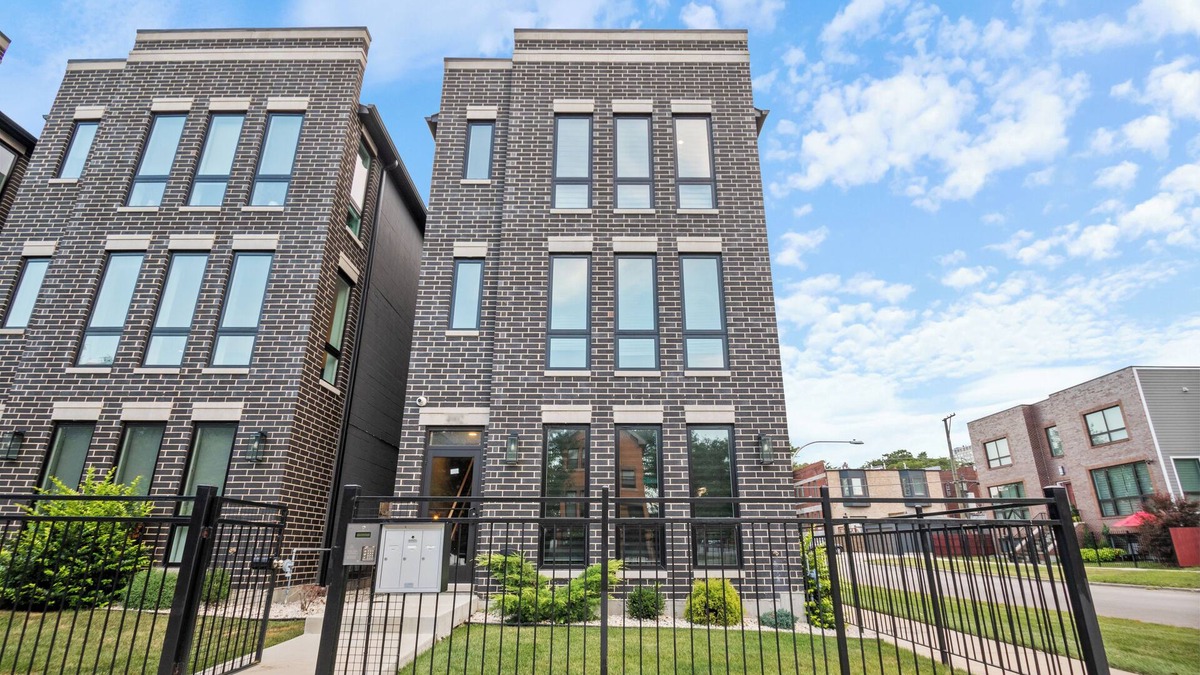 Grand Boulevard Condo | Chic 2-bedroom condo in amazing Chicago minutes from Lake Michigan