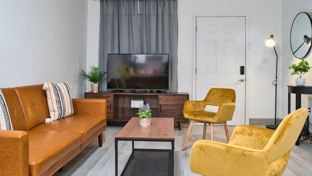 East Little Havana Apartment | Chic 2 Bedroom in the heart of Miami! Entire stay