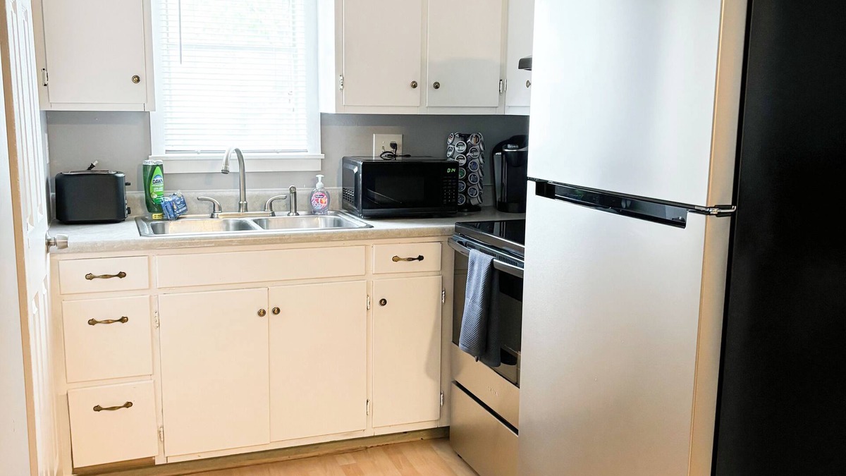 Piqua Apartment | Chic 2-Bedroom Retreat With 2 TV’s