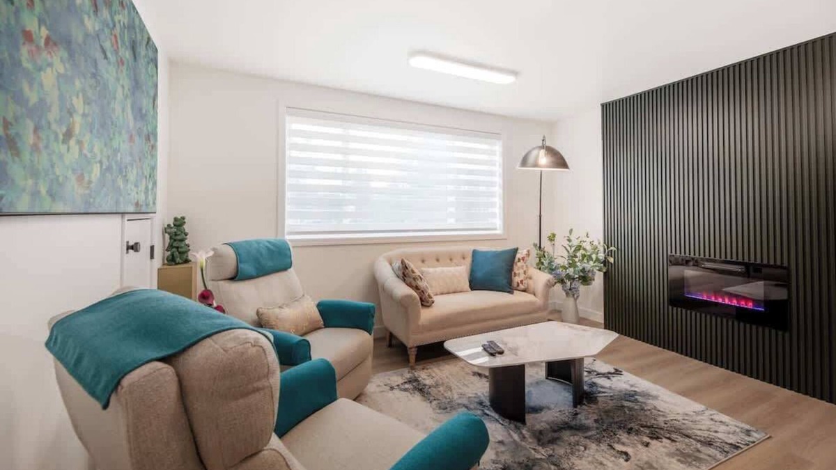Renton House | Chic 2B1B Lower Unit – Renovated w/Designer Flair