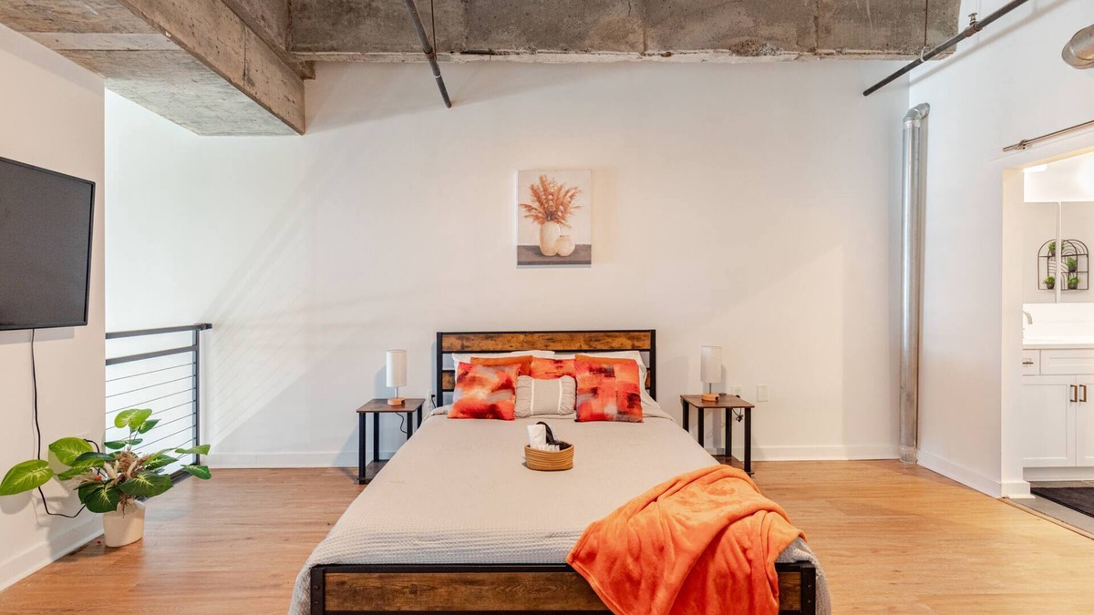 Atlantic Station Area Apartment | Chic 2BR/2BA Loft – Atlantic Station, Walk Everywhere