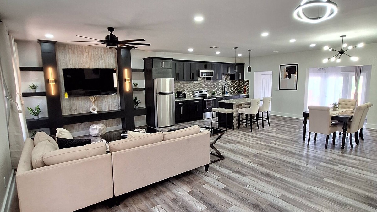 Freeport House | Chic 2BR/2BA Retreat: Modern Comfort & Style, Near the Beach