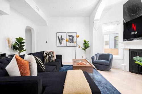 Parkdale Apartment | Chic 2BR 2BA Urban Escape Modern Comfort