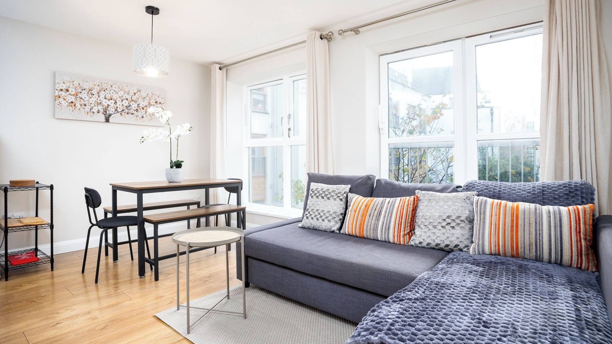 City Centre Dublin Apartment | Chic 2BR in Temple Bar-5 min walk to Dublin Castle