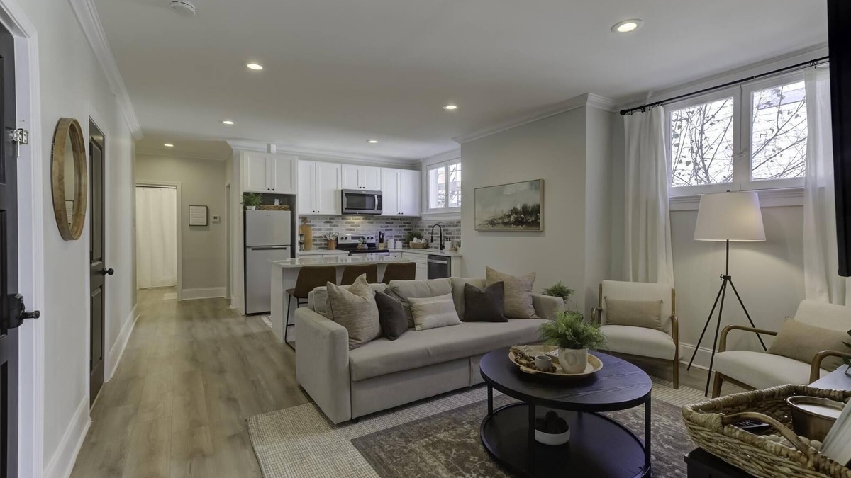 Midtown Apartment | Chic 2BR Midtown Retreat: Your Gateway to Memphis Magic!n