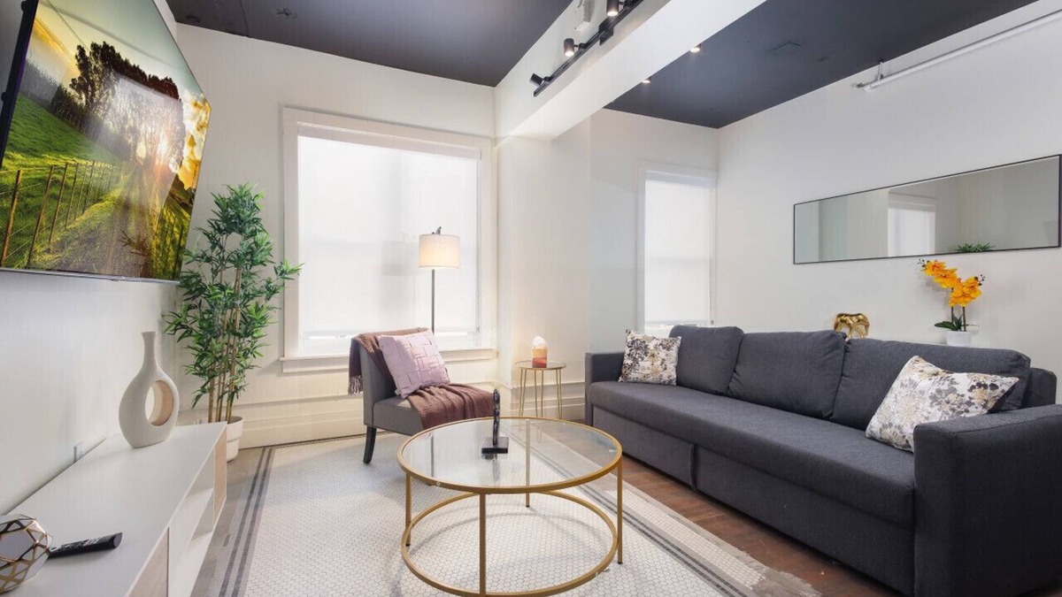Downtown San Antonio Apartment | Chic 2BR w Gym & Parking, On Rvrwalk, Near Dome