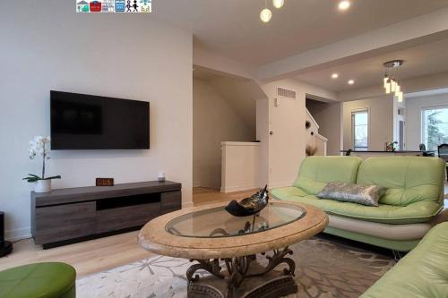 Hespeler House | Chic 3 Bedroom w/ parking, EV charger
