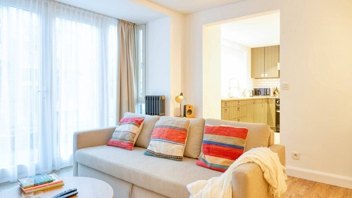 Sint-Amandsberg Apartment | Chic 3-BR Oasis in Ghent: Stylish Interiors
