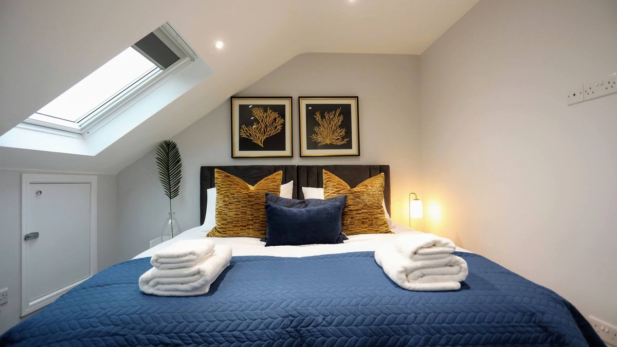 North Finchley Apartment | Chic 3Bed/2Bath Duplex Flat with Parking and Free WIFI