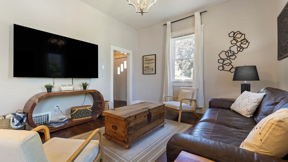 Benson House | Chic 3BR Near Benson with King Bed & Fenced Yard