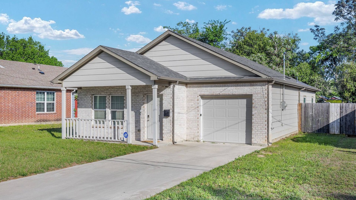 Dallas House | Chic 3BR Stay Mins to Downtown & Uptown