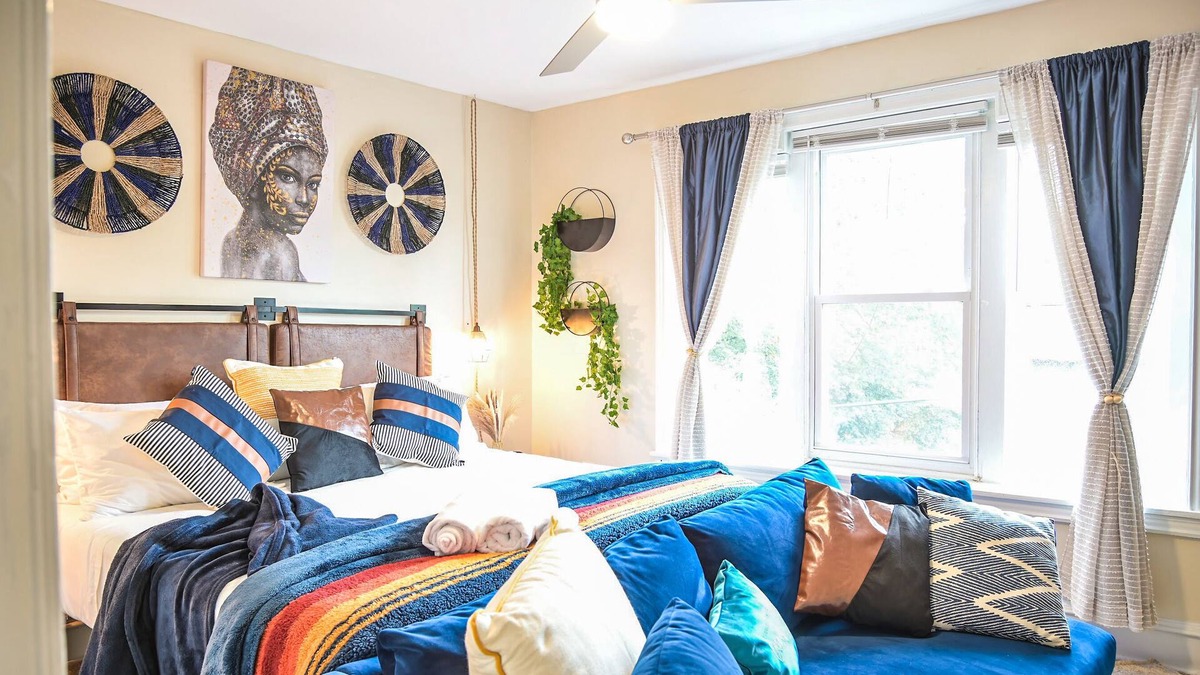 Germantown House | Chic 4BR Dwelling w/Backyard in Philadelphia