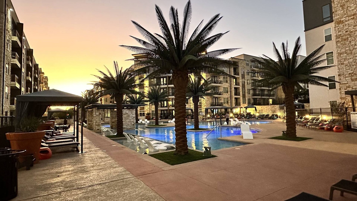 Farmers Branch Apartment | Chic and Capacious 1-Bedroom Apartment