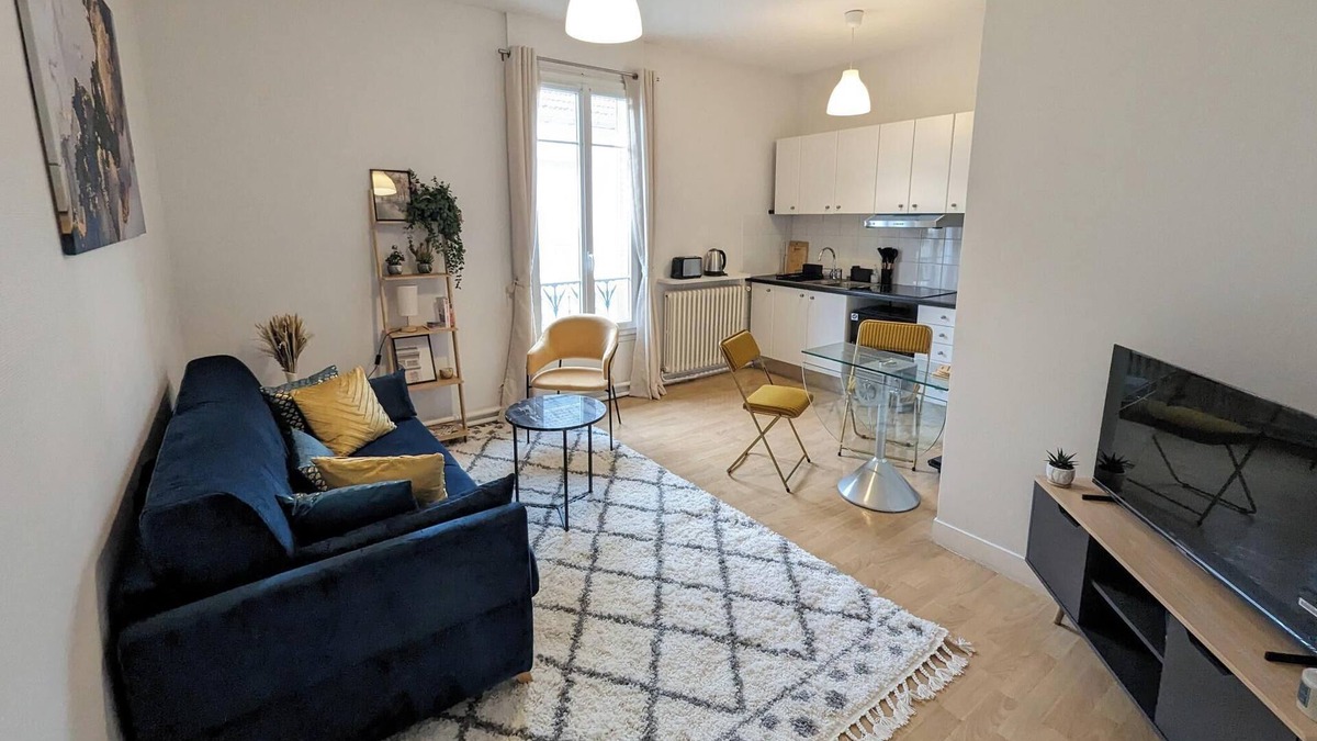 Brunoy Apartment | Chic and charming flat in city center - 25min from Paris