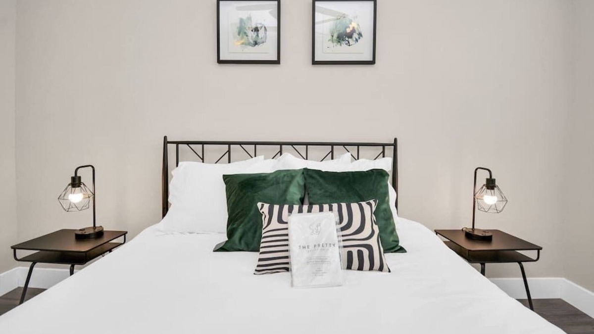 Spring Branch West Apartment | Chic and Comfortable 1 Bedroom