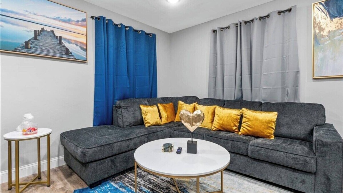 Richmond Heights House | Chic and Comfy Summar