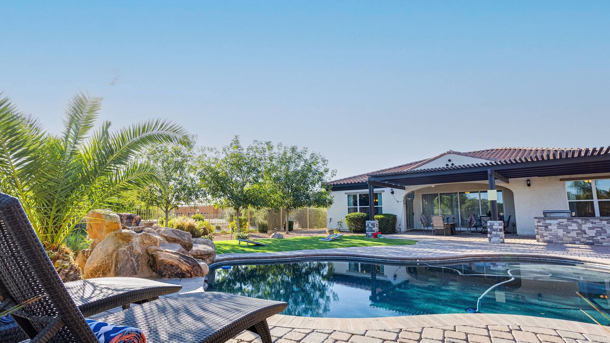 Queen Creek House | Chic and Cozy Retreat w/Heated Pool, Stay long, Save more