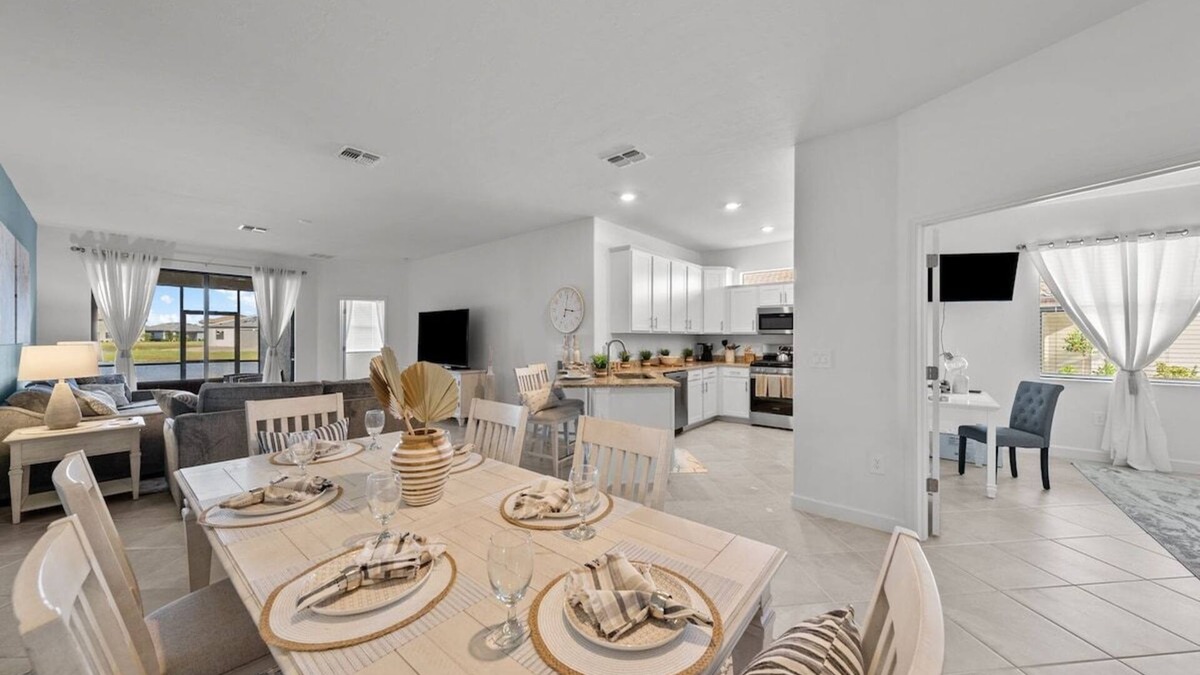 Lakewood Ranch House | Chic and elegant waterfront home in Lorraine Lakes - Patsgang